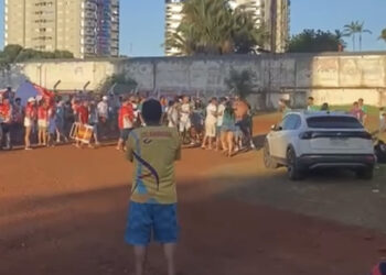 Vídeo: torcedores saem no soco na saída de jogo de futebol em Dourados 