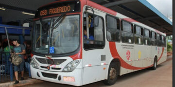 Por impasse no reajuste salarial, motoristas de ônibus ameaçam greve em Campo Grande 