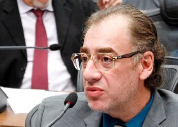 Matéria altera norma vigente sobre atendimento às pessoas com TEA