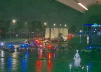 Vídeo: Praça dos Três Poderes, em Brasília, é isolada após explosões; uma pessoa morreu