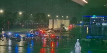 Vídeo: Praça dos Três Poderes, em Brasília, é isolada após explosões; uma pessoa morreu