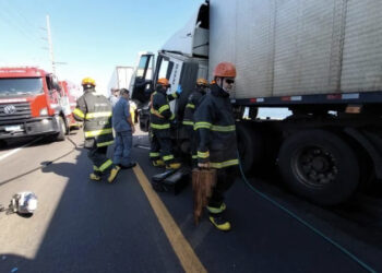 Motorista se distrai enquanto filmava paisagem, bate em caminhão e morre em MS