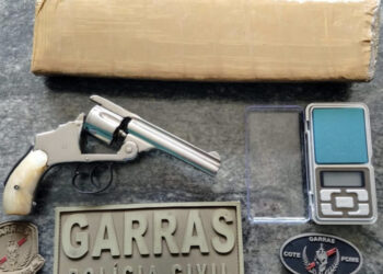 Polícia apreende arma e drogas no Jardim Presidente, em Campo Grande