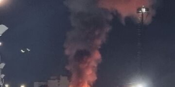 Vídeo: incêndio destrói barracão de escola de samba na Capital 