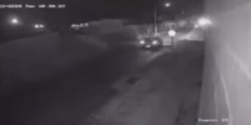 Vídeo: motociclista de 19 anos é socorrido em estado grave ao ser atropelado em Dourados