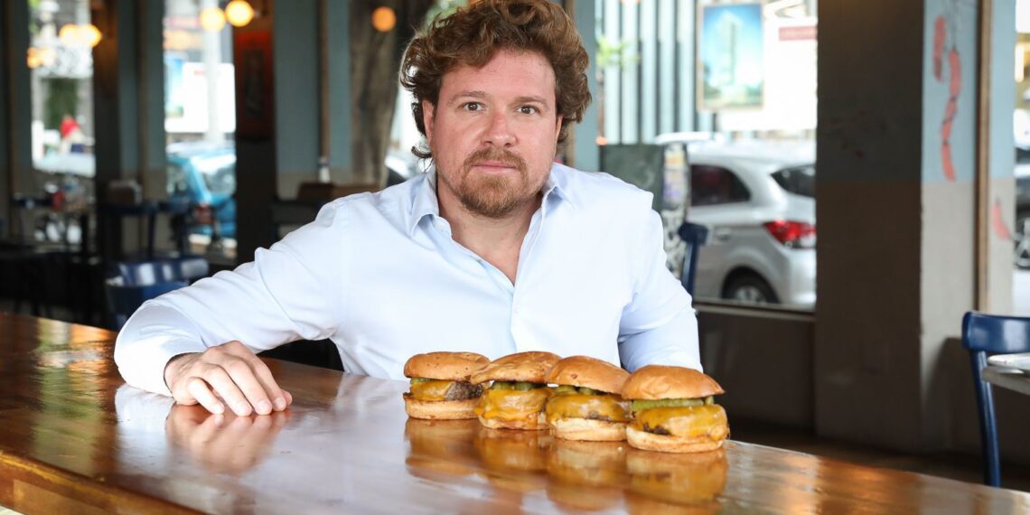 Figura importante no cenário gastronômico, Claudio Baran visita as hamburguerias do Burger Fest na Capital