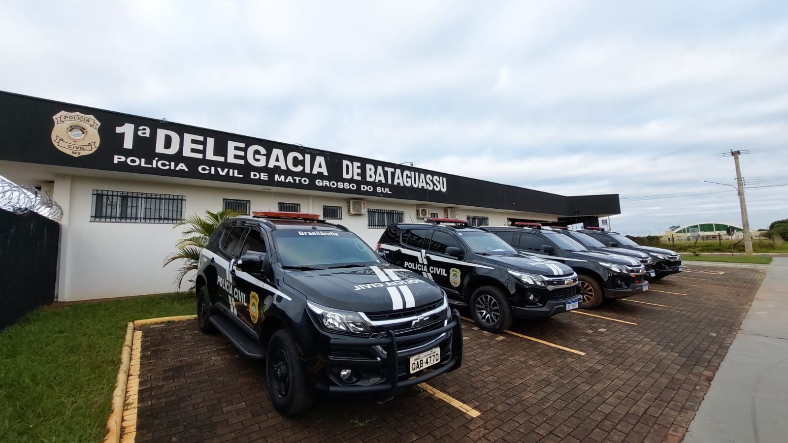 Mulher é presa em Bataguassu por tráfico de drogas enquanto amamentava o filho no local