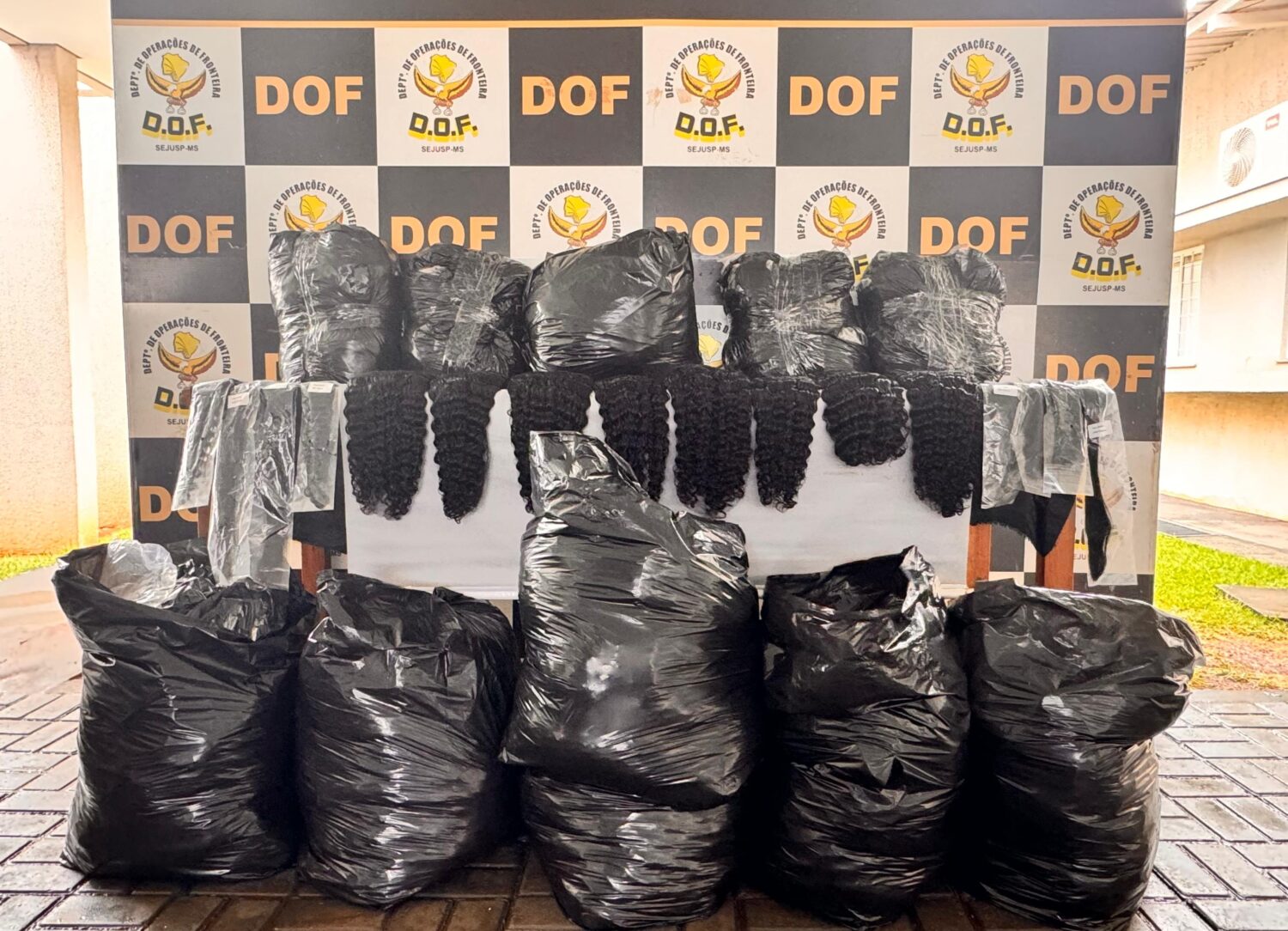 Motorista é flagrado com mais de 100 kg de cabelo humano em Maracaju