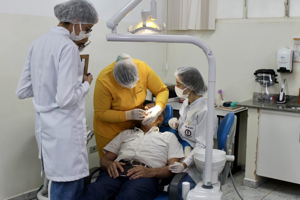 Mutirão de combate ao câncer de boca realiza 170 exames e encaminha pacientes para tratamento especializado na Capital