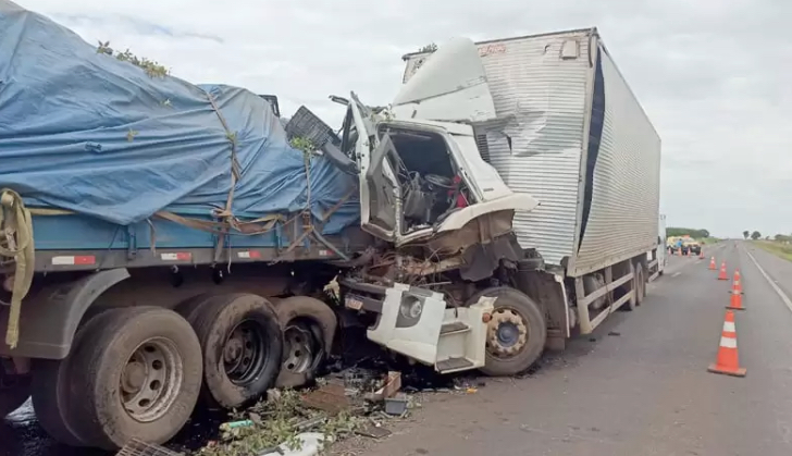 Grave acidente em trecho “pare-e-siga” da MS-306 deixa motorista ferido em Cassilândia