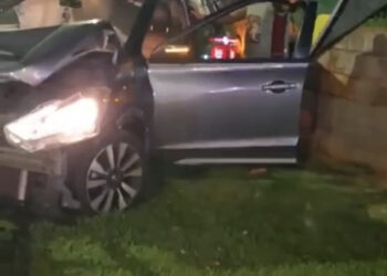 Bêbado, militar do Exército é preso ao causar acidente que terminou com carro capotado no Carandá Bosque
