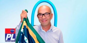 Imagens mostram momento em que homem jogou bombas no STF e m*rreu