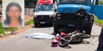 Imagens fortes: Bombeiro e Samu tentam salvar, mas motociclista m*rre após ser prensada por caminhão 