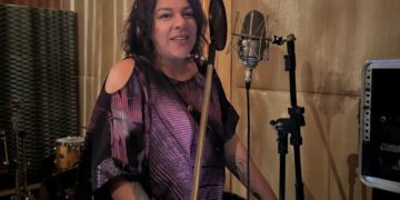 Érica Espíndola grava canção-temas de filme com aprovação de Ney Matogrosso