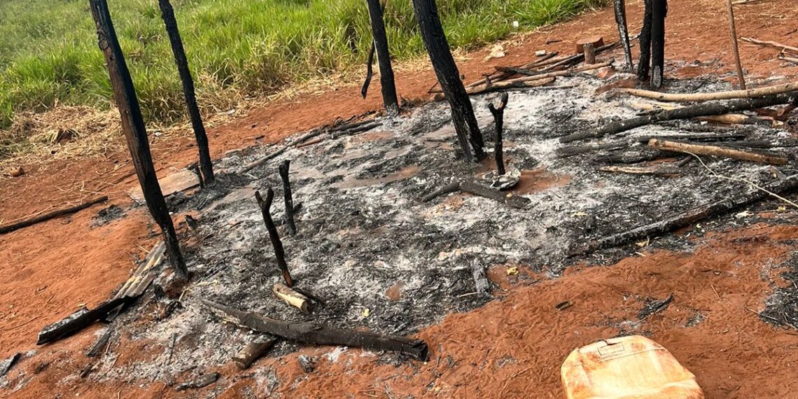 Homem é preso por atear fogo em residência com crianças em Aral Moreira