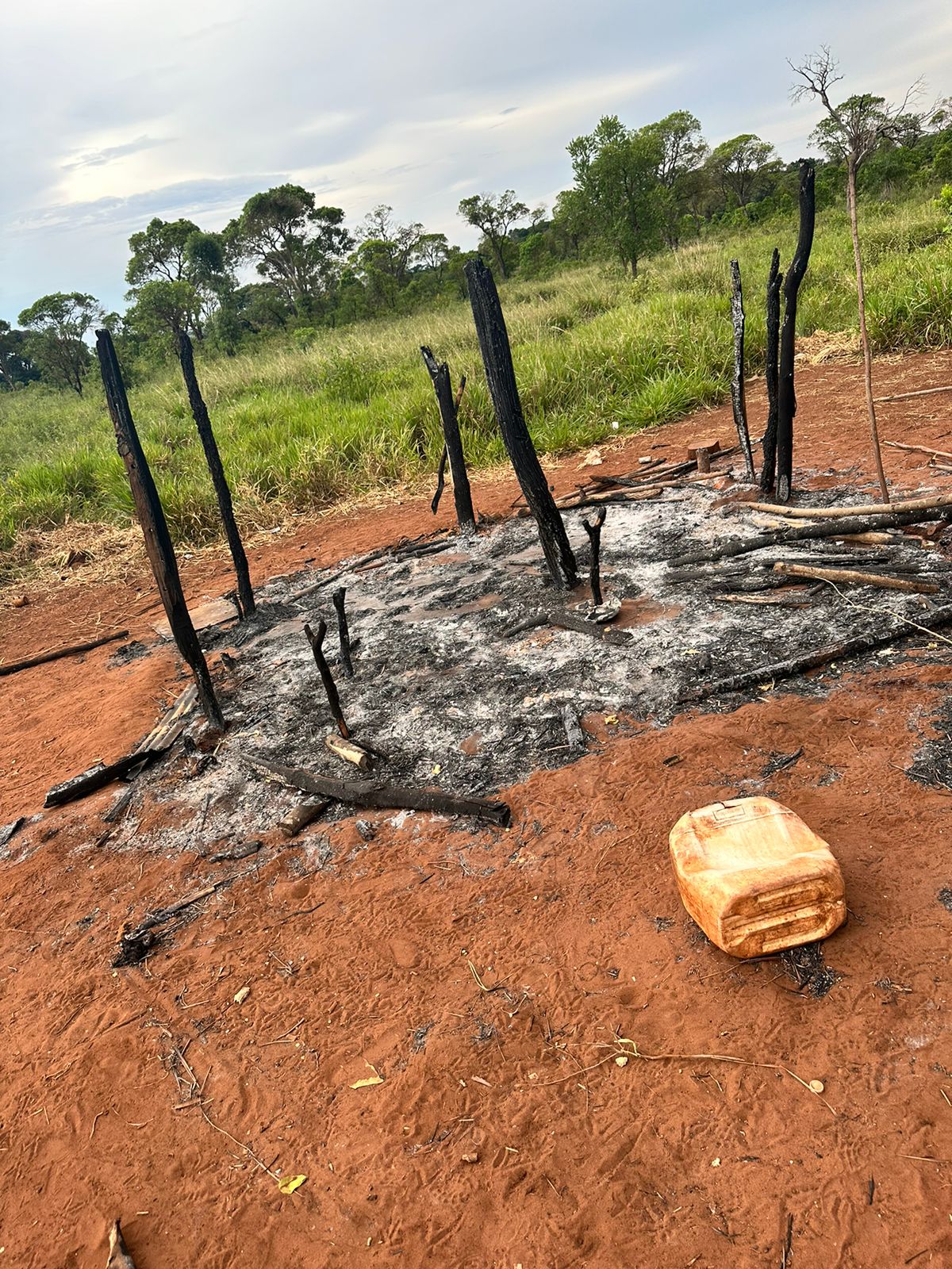 Homem é preso por atear fogo em residência com crianças em Aral Moreira