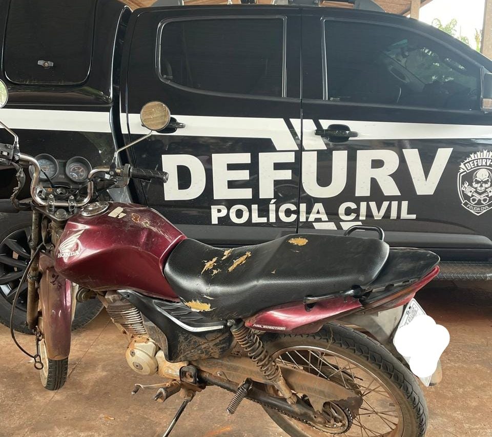 Polícia apreende motocicleta com placa falsa em abordagem na Avenida Ernesto Geisel