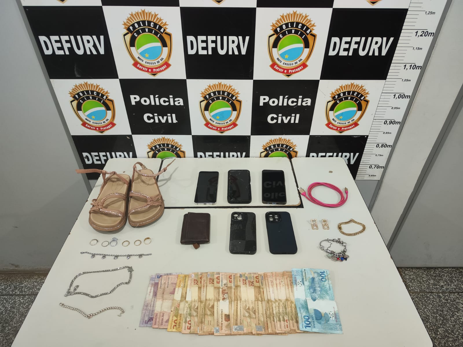 Suspeito de roubo de caminhonete é preso em Campo Grande