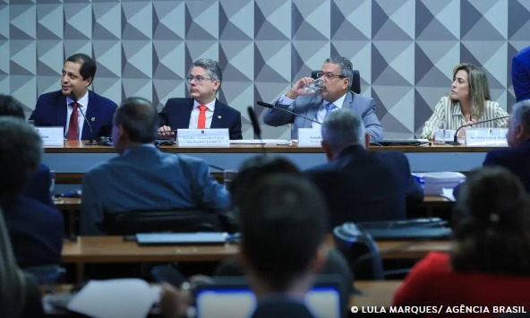 CPI das Bets convoca Gusttavo Lima e convida Felipe Neto para deporem