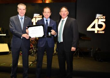 João Doria recebe Comenda do Mérito Legislativo das mãos de Paulo Corrêa e Gerson Claro