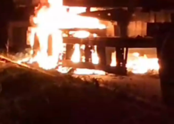 Carreta é destruída por incêndio na BR-262 em Mato Grosso do Sul