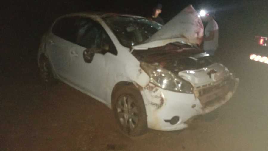 Capotamento em estrada de Nova Andradina deixa veículo destruído