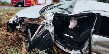 Acidente entre caminhonete e carro deixa duas pessoas feridas na rodovia entre Ivinhema e Deodápolis