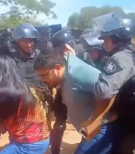 Vídeo: Indígenas que protestam por água potável em Dourados entram em conflito com o Choque