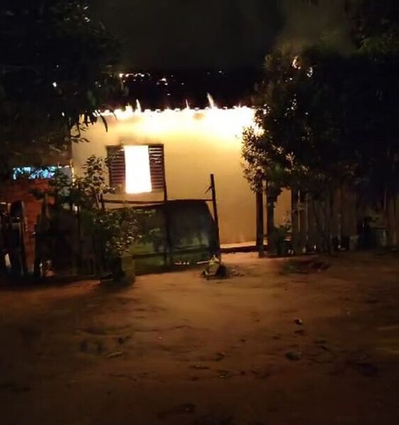 Incêndio devastador destrói residência em Anastácio