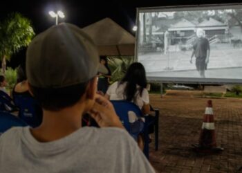 Vizinhança na Praça leva cinema ao ar livre para Ribas do Rio Pardo