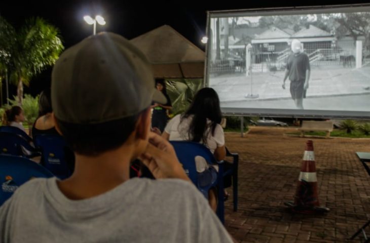 Vizinhança na Praça leva cinema ao ar livre para Ribas do Rio Pardo