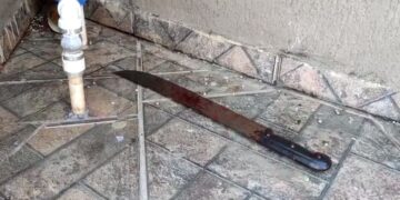 Mulher é golpeada com facão pelo ex-namorado em bar de Ponta Porã