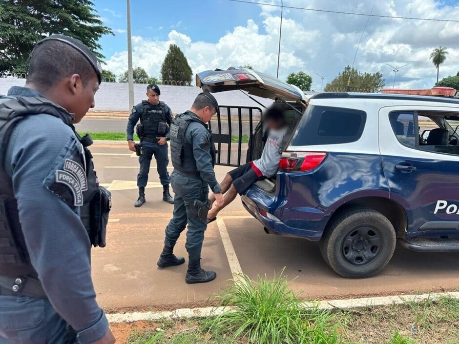 Surtado jovem agride a própria mãe e destrói a casa em Três Lagoas