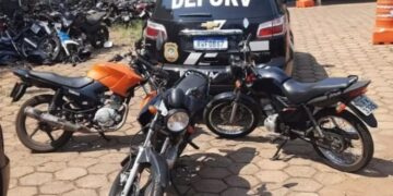 Perseguição policial em Campo Grande resulta na prisão de dois e apreensão de motocicletas irregulares