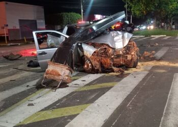 Acidente em Três Lagoas deixa motorista preso às ferragens e duas pessoas feridas