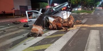 Acidente em Três Lagoas deixa motorista preso às ferragens e duas pessoas feridas