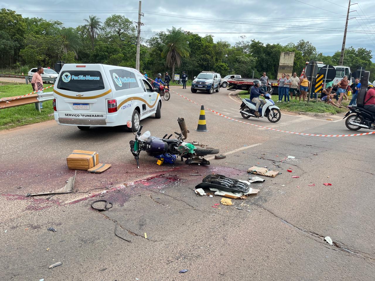 Entregador de salgados morre atropelado por carreta em BR de Coxim