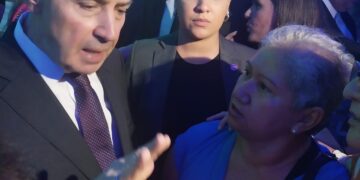 Vídeo: aposentados aproveitam presença de ministro do STF para protestar contra os 14% de desconto no salário