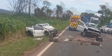 Colisão frontal deixa dois mortos e feridos na BR-163, em Bandeirantes