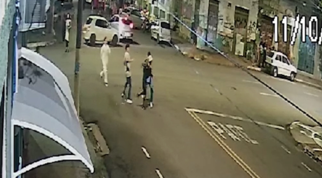 Adolescente envolvido em espancamento de cantor estava escondido na Itália e acaba detido em Dourados