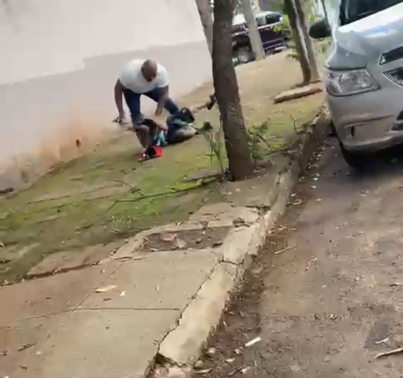 Rapaz apanha de motorista após batida na Avenida Mato Grosso