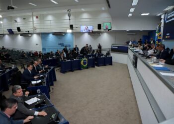 Dois vetos e três projetos estão pautados para a sessão desta terça-feira