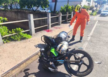 Motociclista morre após ser atingido por outra moto no Centro
