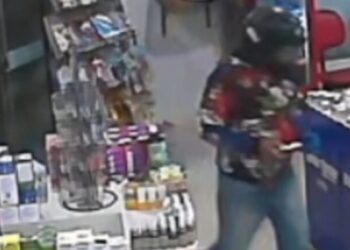 Vídeo: jovem é morta a tiros enquanto trabalhava em farmácia
