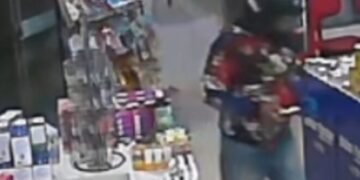 Vídeo: jovem é morta a tiros enquanto trabalhava em farmácia