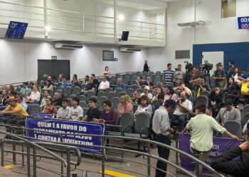 Após protestos, Câmara vota reforma administrativa e presidente defende projeto