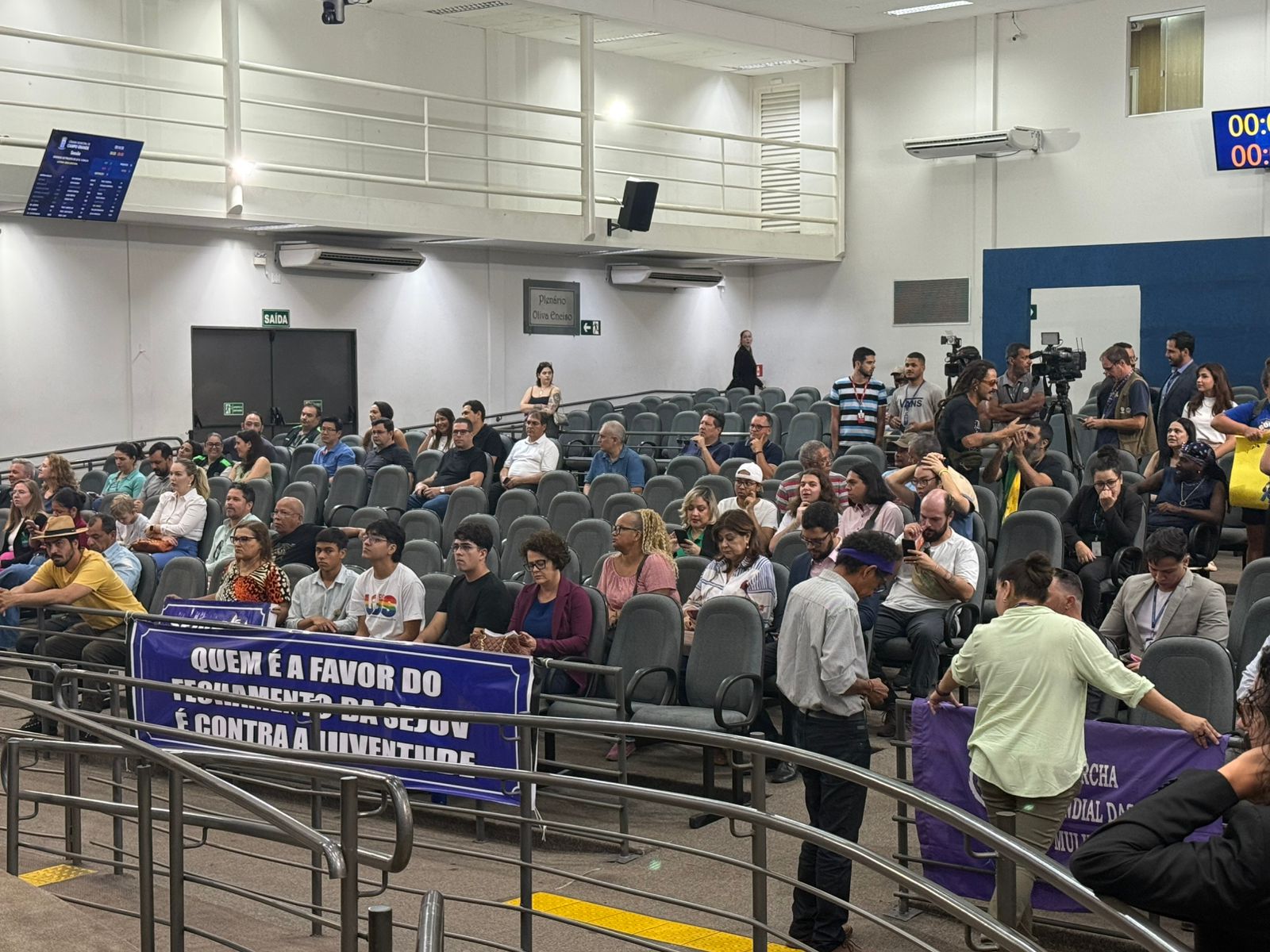 Após protestos, Câmara vota reforma administrativa e presidente defende projeto