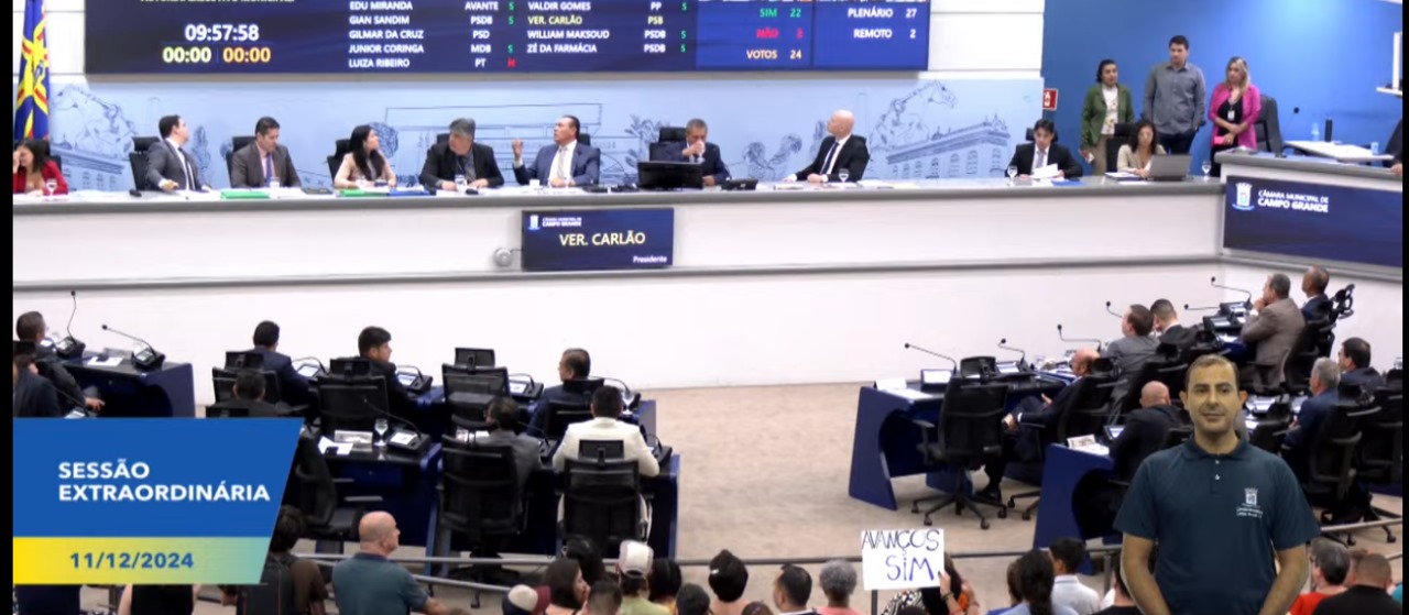 De forma relâmpago e sob vaias, Câmara aprova reforma de Adriane