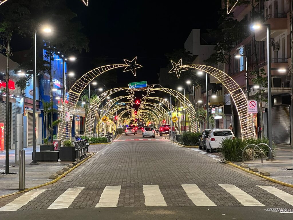 Prefeitura de Campo Grande inicia programação de Natal com acendimento das luzes