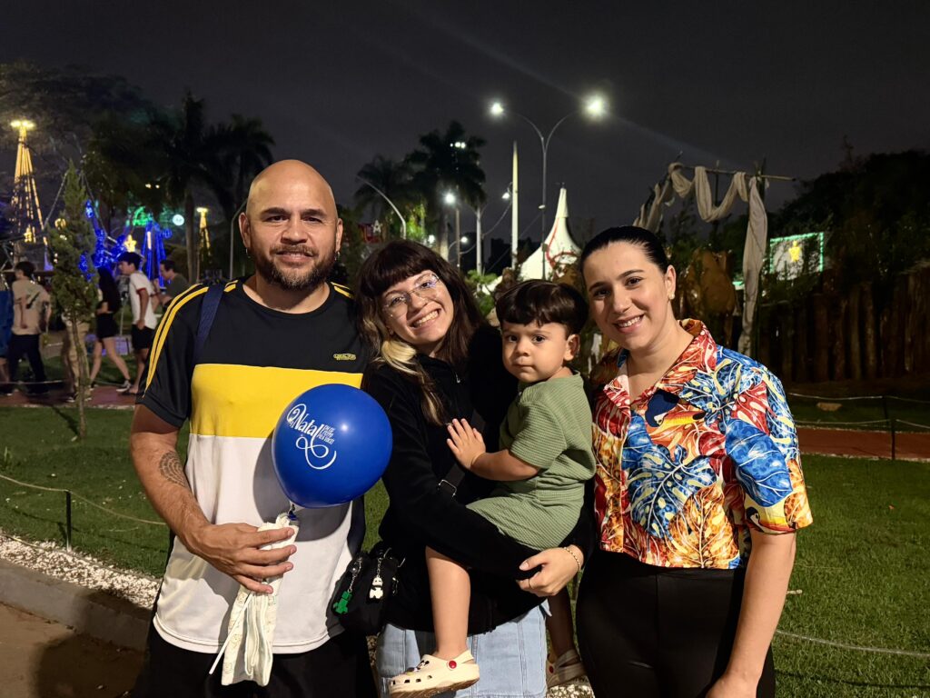 Famílias aproveitam o feriado e visitam Cidade do Natal Famílias aproveitam o feriado e visitam Cidade do Natal